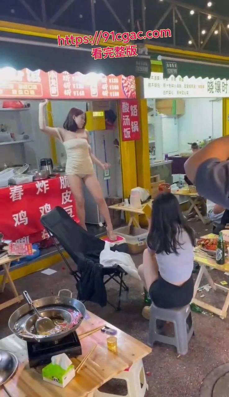 卷出新高度！昆明豆豆龙虾馆老板娘大跳艳舞揽客火爆全网-2