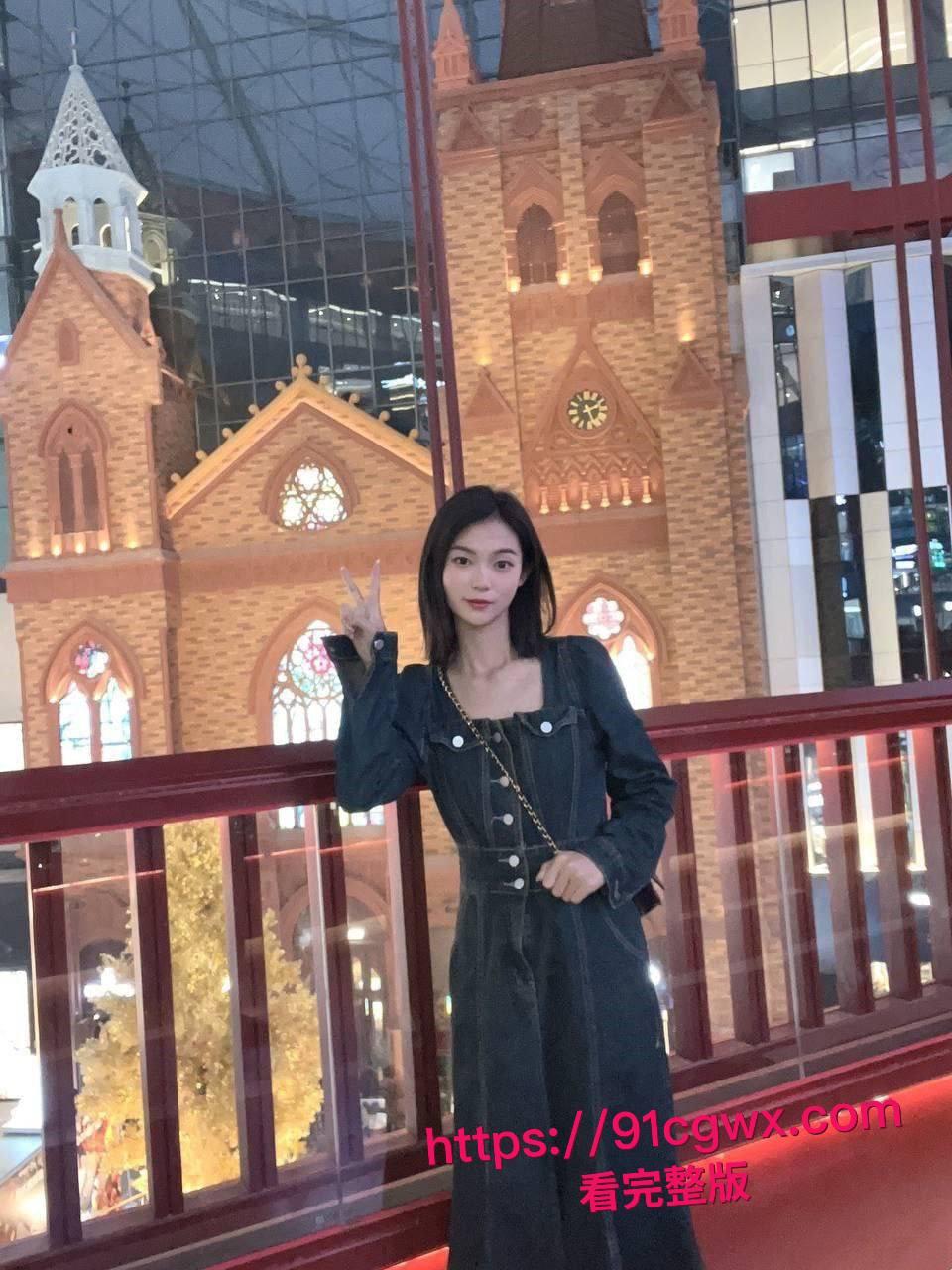 云南高校19岁甜美女大生周闫妮应聘模特惨遭面试官PUA：全裸洗澡镜头曝光流出！-8