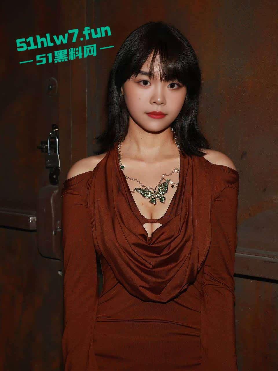 中国社会科学院研究生【杜若凝】裸聊约炮，男友怒爆骚货性瘾视频，饥渴身体含屌求操！-9