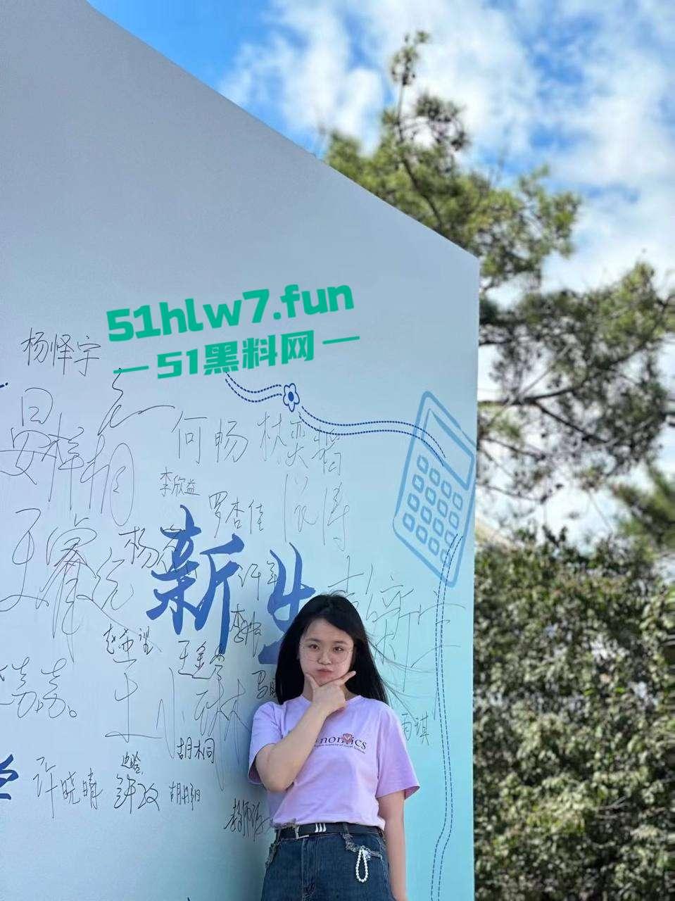 中国社会科学院研究生【杜若凝】裸聊约炮，男友怒爆骚货性瘾视频，饥渴身体含屌求操！-12