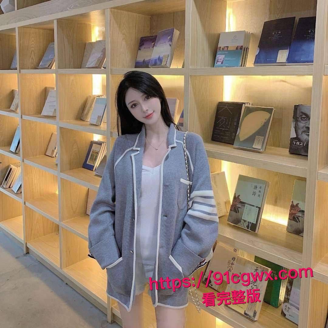 广州财经大学黑料爆棚！道具自慰口交啪啪私拍全泄露，黑丝情趣内衣手撸鸡巴求精，极品骚货让人想狠操一顿！-8