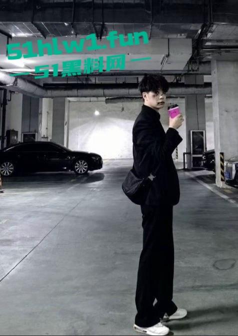 广州风暴电音节翻车现场，小仙女蹦迪迷晕被爆操，PUA渣男5次内射后竟拿香水打发，骗炮还疯狂暗示想睡姐妹！-19