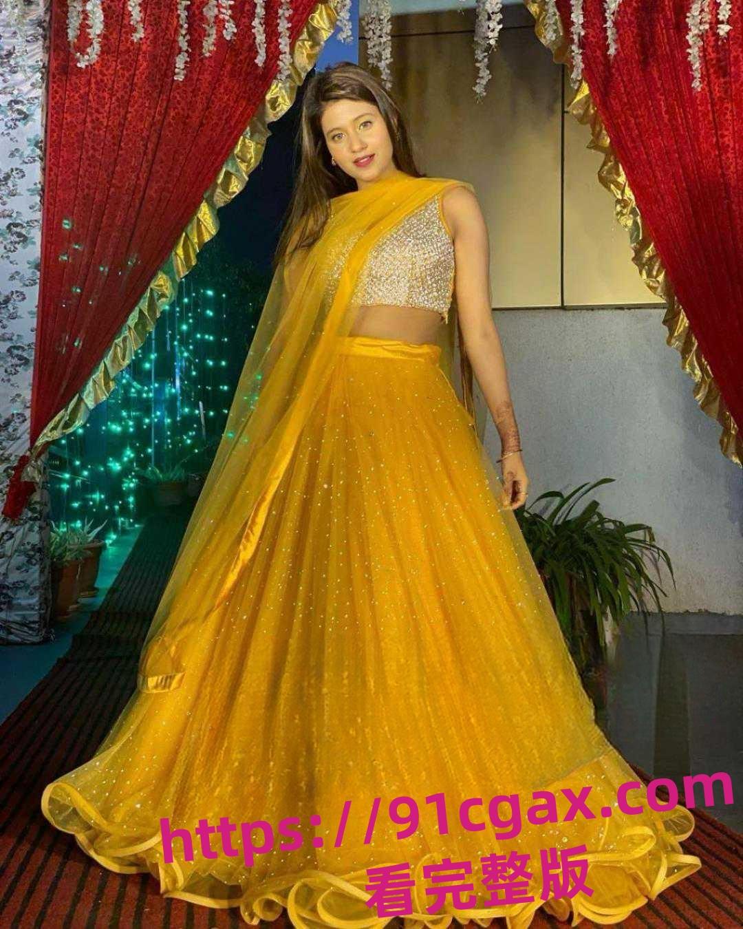 印度高颜值女神Anjali早期下海视频被扒光，你心中的女神别人的母狗！-1