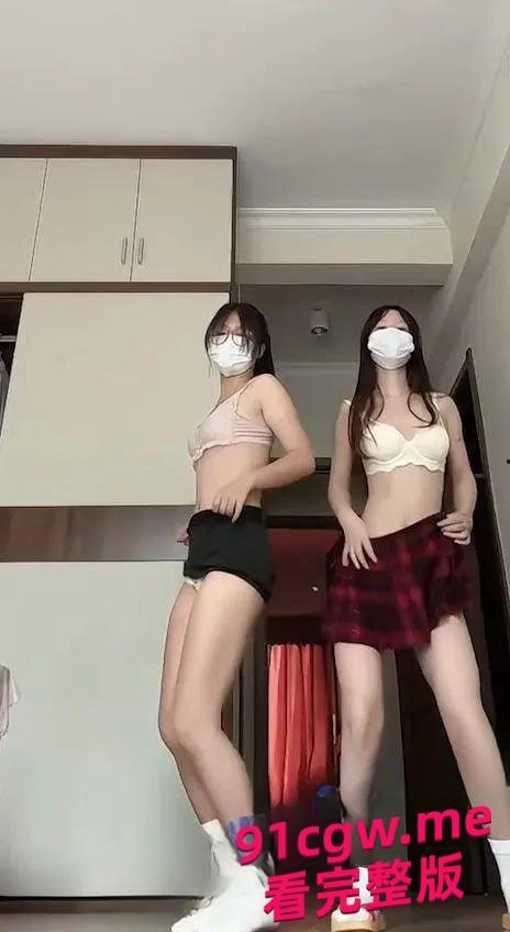 抖音32万粉小美女笨蛋小妮跳脱衣舞，一份金钱，双重享受！-6