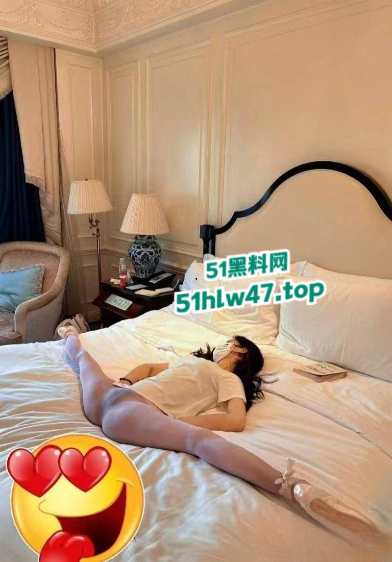 四川大学锦江学院，舞蹈系的校花【罗钰爽】完美身材人间尤物，一字马展示完美酮体。-8