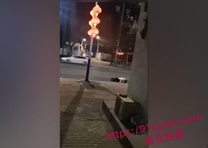 河北保定育才花园醉酒男女街头野战 站立撸管扣逼 趴路边草地爆操 强者果然不挑环境-7