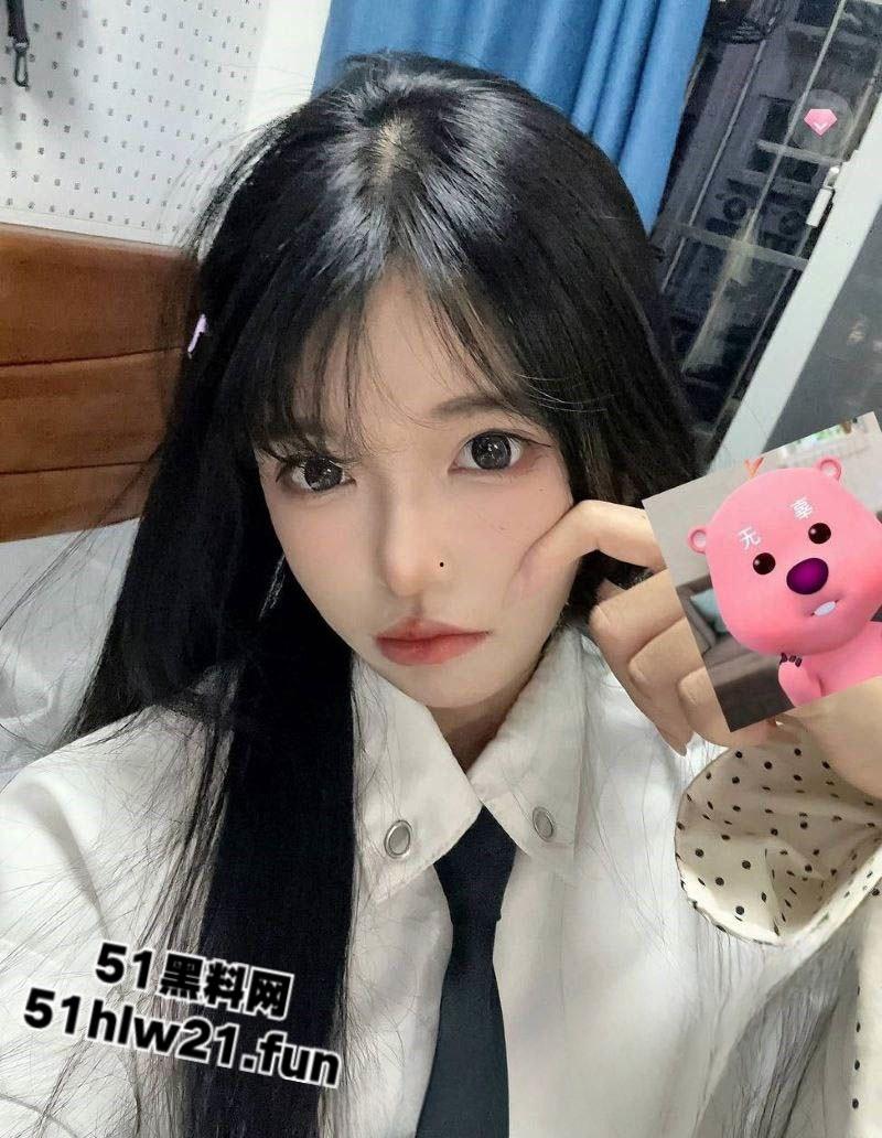 西安交大清纯学生妹【橙子】甜美女神被炮友调教成骚母狗，酒店抽插爆操无毛嫩穴！-1