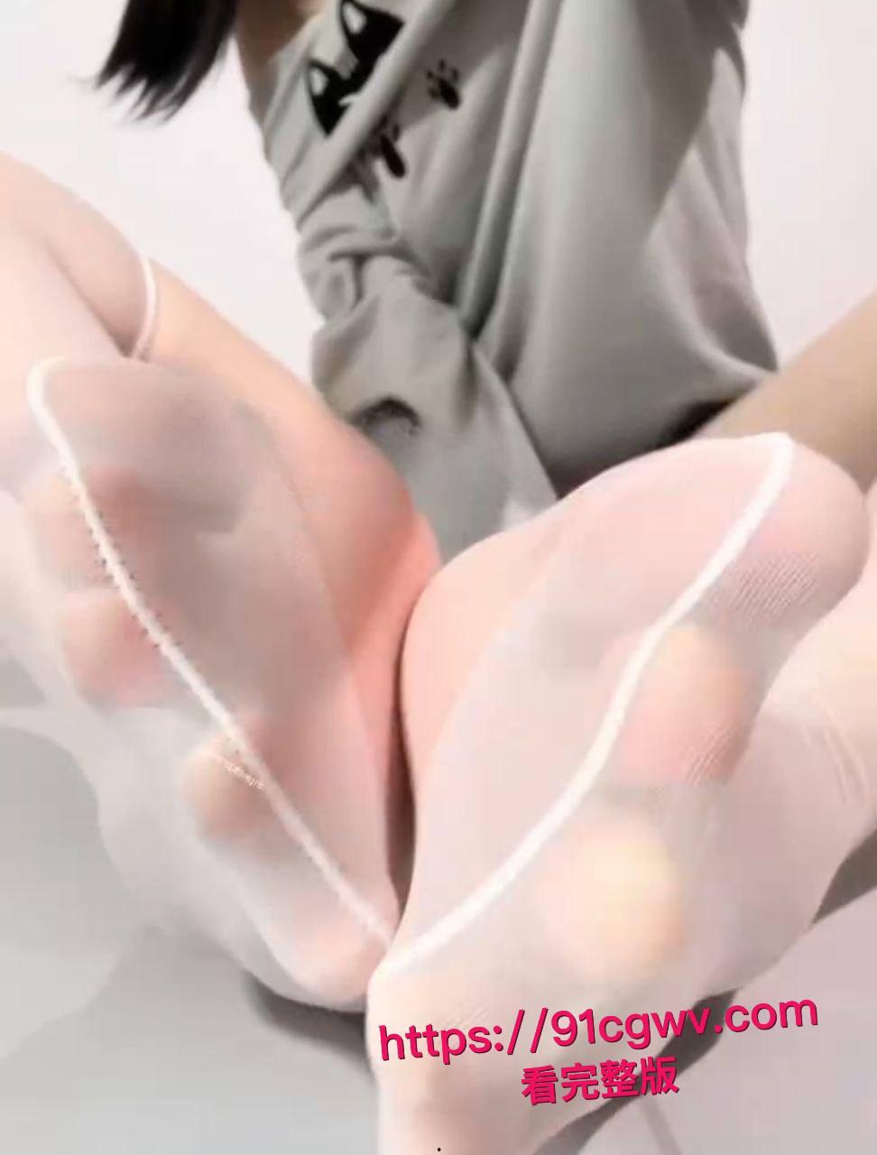 推特纯欲Coser希尔薇全裸抖音风神舞流出！白丝乳链抖奶骚穴喷汁，顶级女神变母狗下海超带劲-3