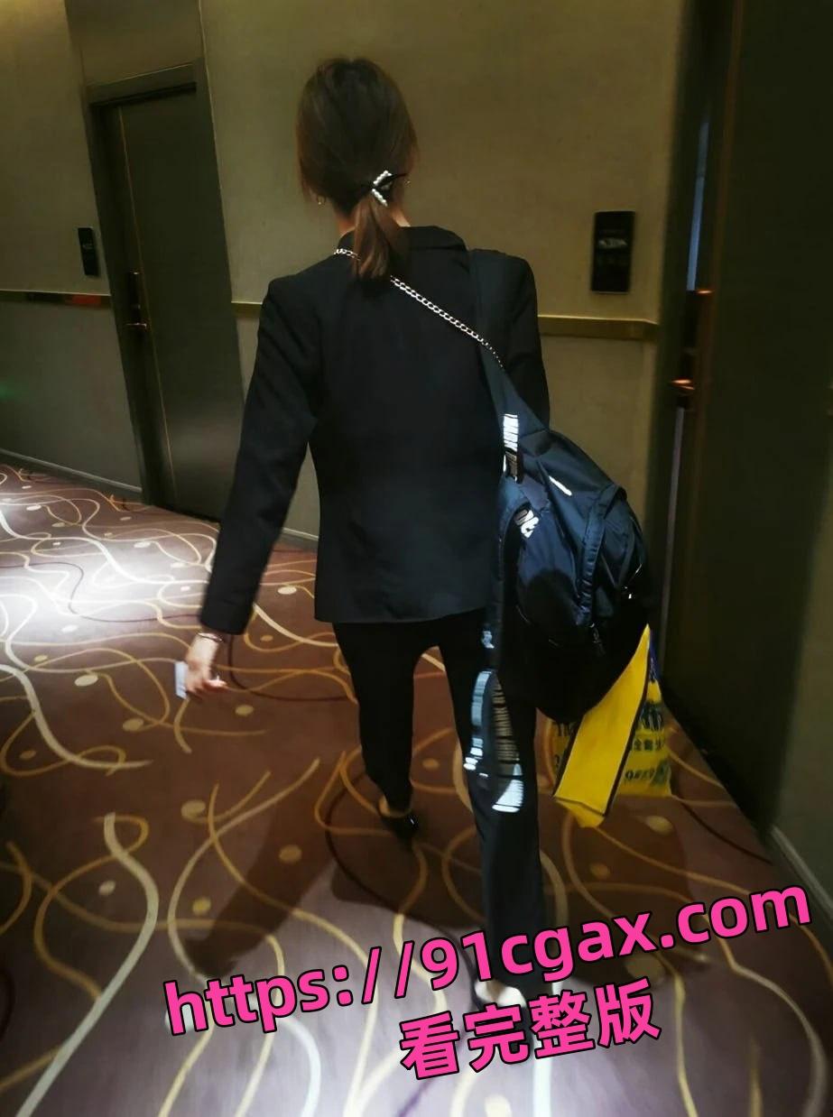 理财经理为了拉大额存款 自己送上酒店被大哥凌辱内射-8