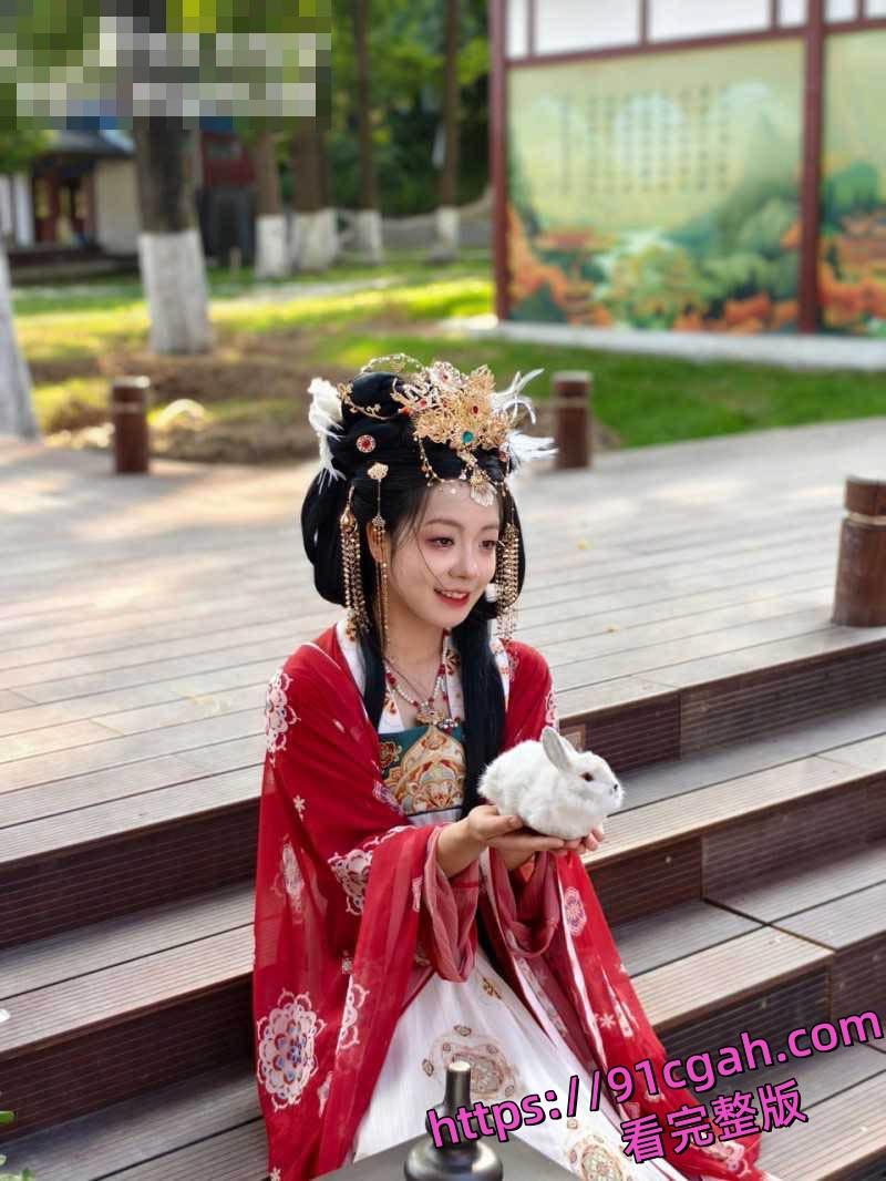 江西宜春美甲师骆馨琪被渣男哄骗贩卖性爱视频 疯狂打桩操到两腿发软颤抖！-3