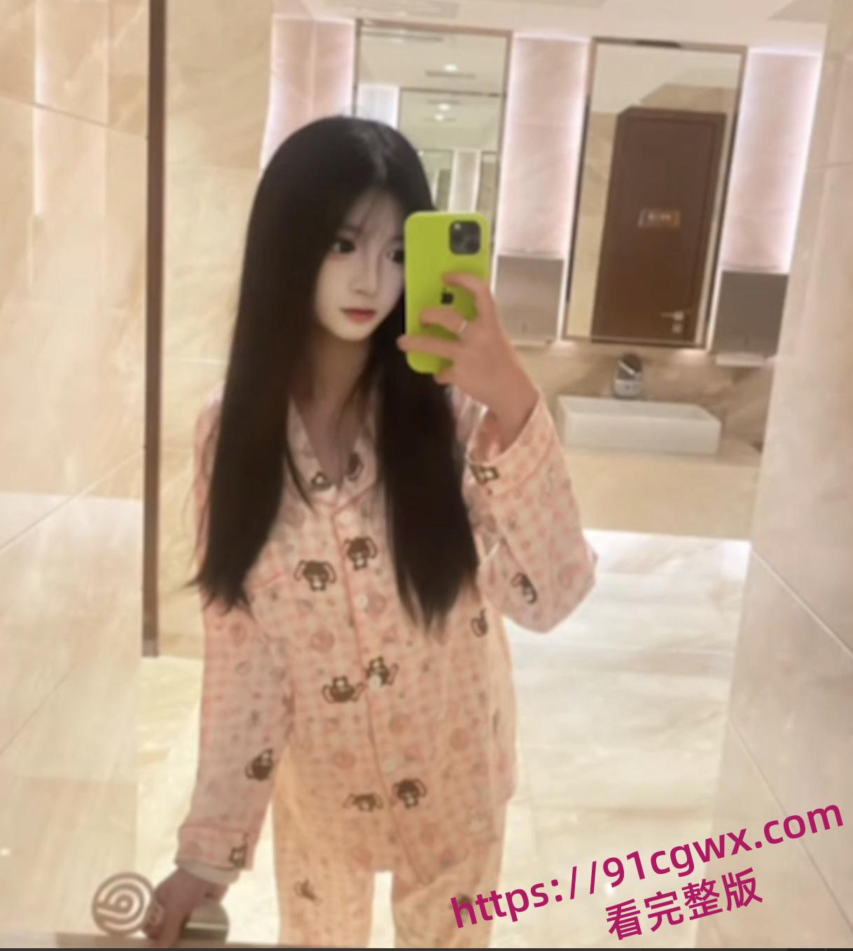 重口慎入！小仙女陈诗琪福清酒吧喝多翻车，酒后打车当场拉屎 下半身污秽狼藉 羞耻到连夜逃城！-1