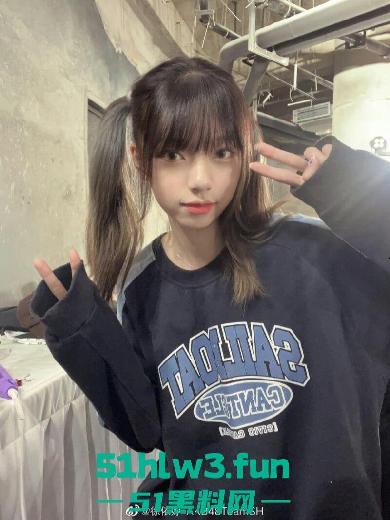 B站人气up主【妮妮】真实信息及早期陪睡金主私密视频被扒，两极反差震惊众人引热议。-5