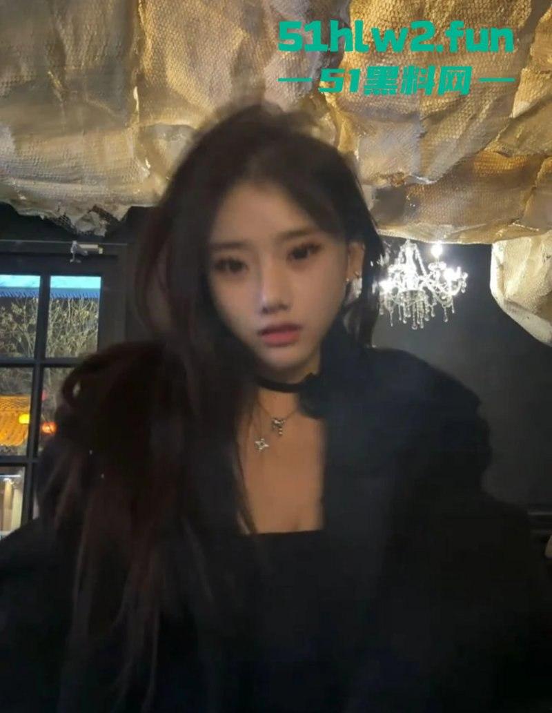 抖音擦边网红【奈斯】表面高冷女神背地淫荡母狗，为了赢pk要礼物被榜一大哥操一下午。-1