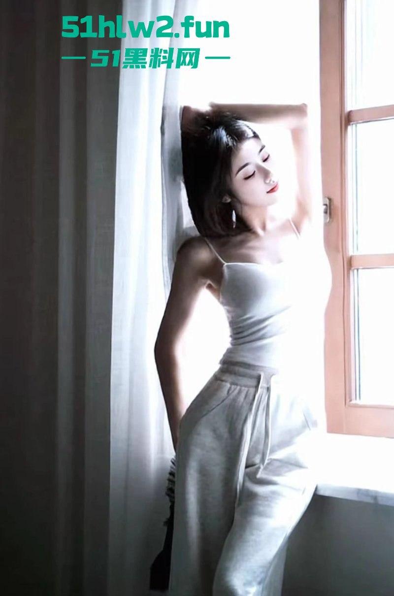 抖音擦边网红【奈斯】表面高冷女神背地淫荡母狗，为了赢pk要礼物被榜一大哥操一下午。-6