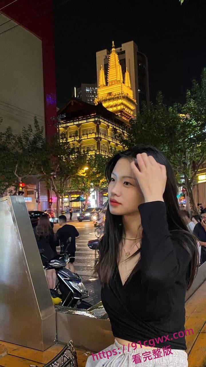 苏州短发人妻小薇，平日里是贤妻良母，却在百度云上意外泄露了她的偷情秘密。-6