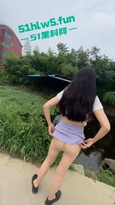 家有娇妻【6】天气太热了，老婆怕热所以选择真空出门，以防流汗户外露出视频。-1