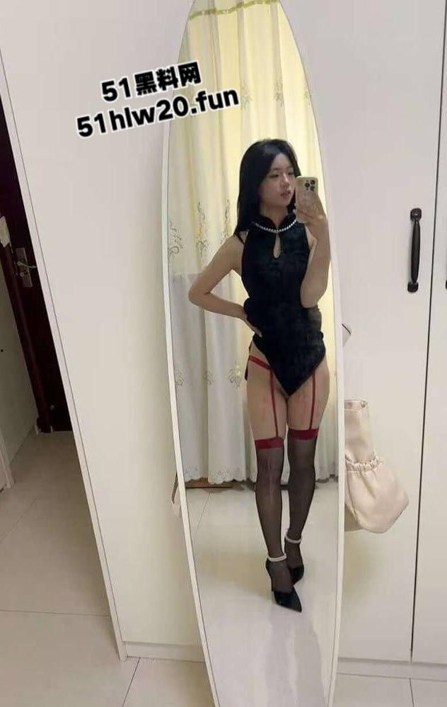 山东青岛06年清纯高中生【胡雯欣】19岁嫩妹玩到娇喘失控，稚嫩的脸庞也掩盖不住欲望的渴望！-6