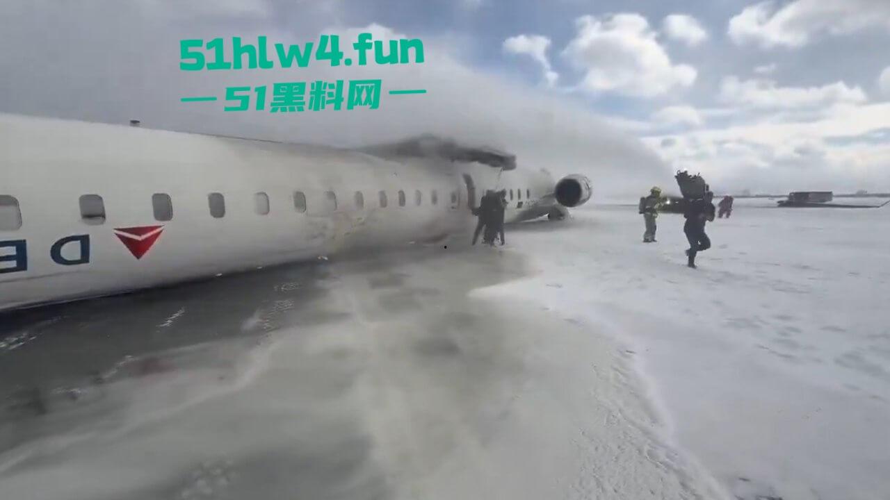 加拿大多伦多达美航空，一架客机因恶劣天气坠毁幸亏降落处厚厚一层积雪，80多名乘客成功撤离。-3
