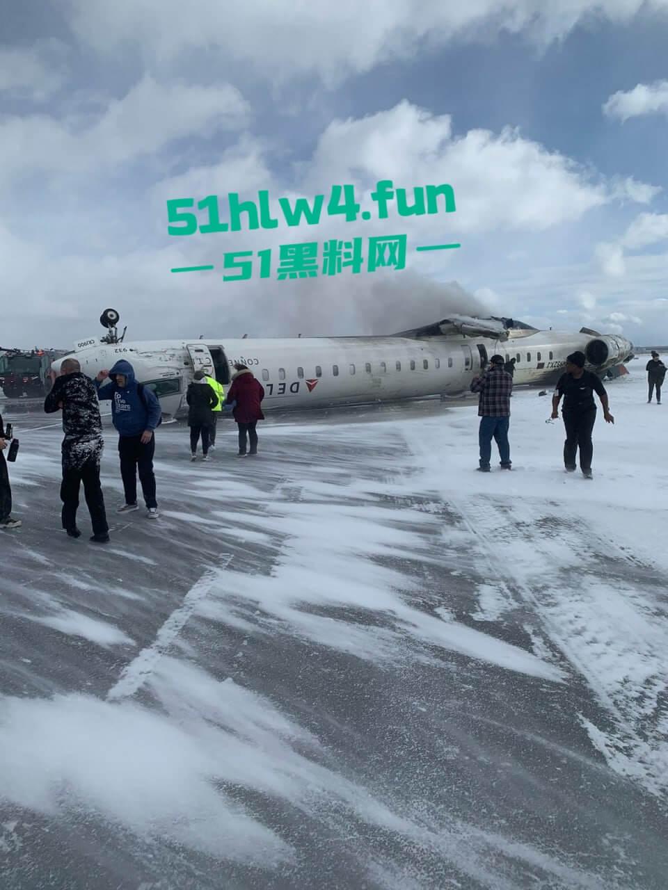 加拿大多伦多达美航空，一架客机因恶劣天气坠毁幸亏降落处厚厚一层积雪，80多名乘客成功撤离。-9