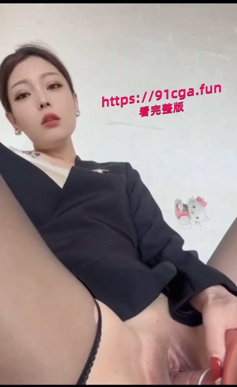 抖音26万粉丝网红小梅：奔驰销售的“脸穴同框”自慰视频引发热议-4