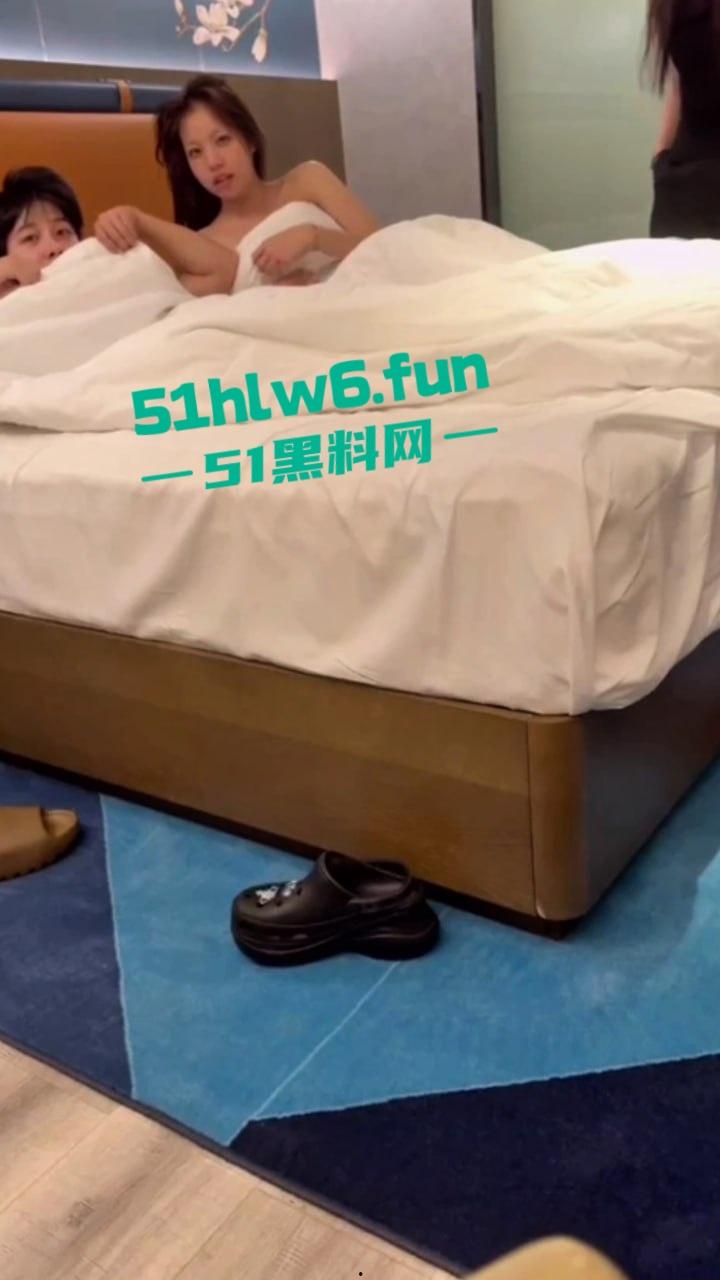 湾湾捉奸现场，台妹的性格是真好把男友和闺蜜捉奸在床，这样高颜值的闺蜜是真的太危险。-5