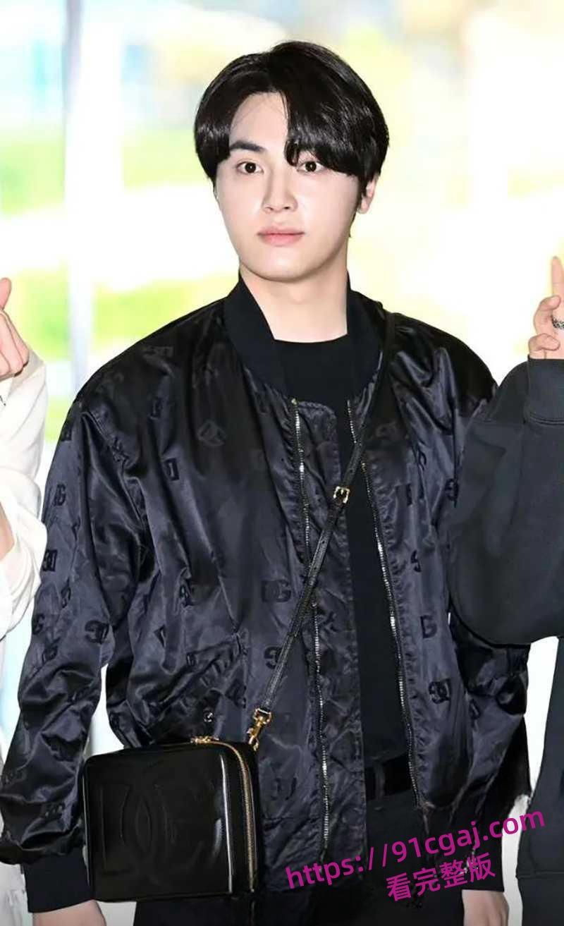 韩国男团周鹤年 春丑闻全网疯传 21万港元与AV女皇明日花绮罗4小时不限次数-3