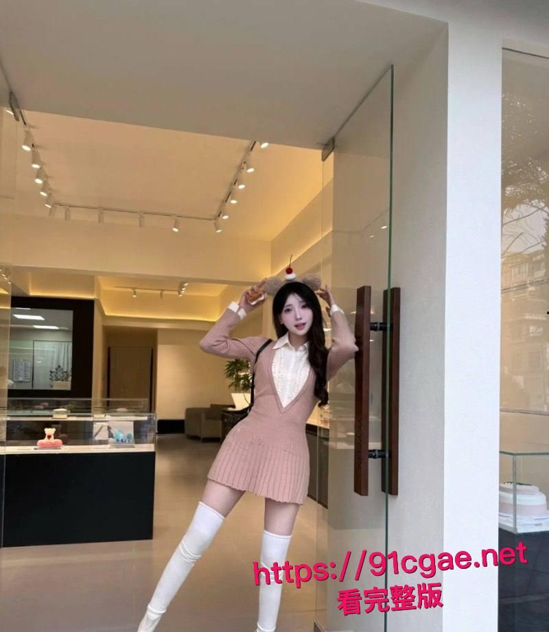 姐弟乱伦视频流出 爸妈上班家里没人，淫荡高三姐姐勾引弟弟口爆啪啪，最后被弟弟内射-3