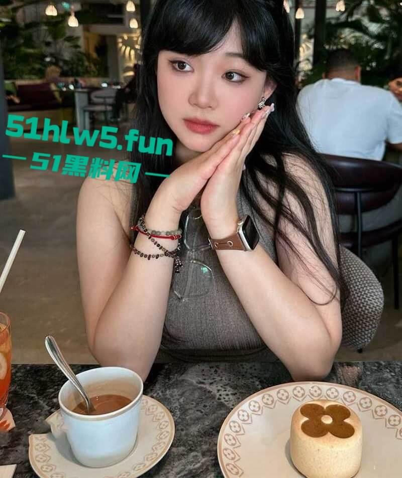 四川极品美女【李晓欣】身材完美，床技高超小母狗被绿帽男友和好兄弟前后夹击，双洞齐开视频流出。-8