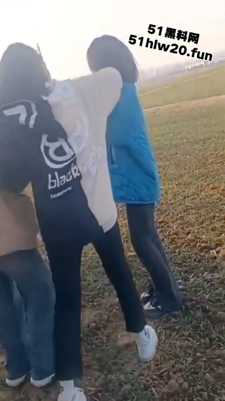 校园霸凌，小太妹野外霸凌同班女同学，拽头发扇脸下手超狠一群贱逼欠教育！-6