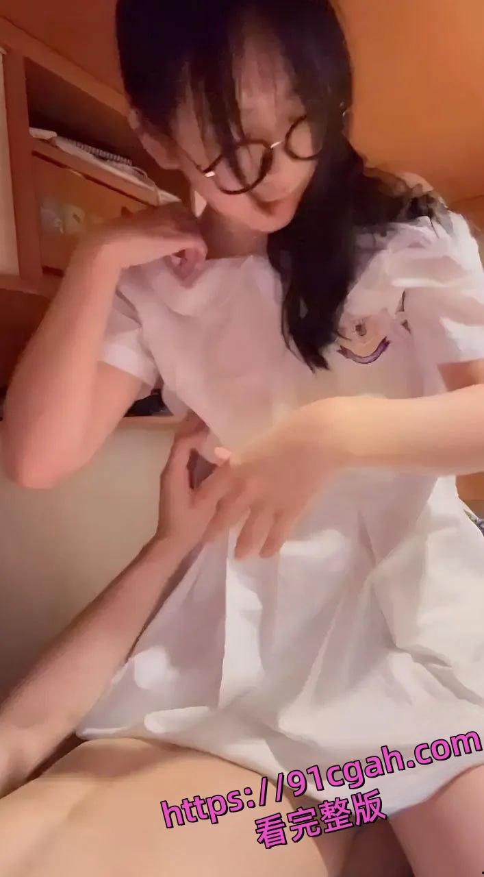 东华三院辛亥年总理中学朱双双不雅视图流出！外表清纯私下相当反差-1