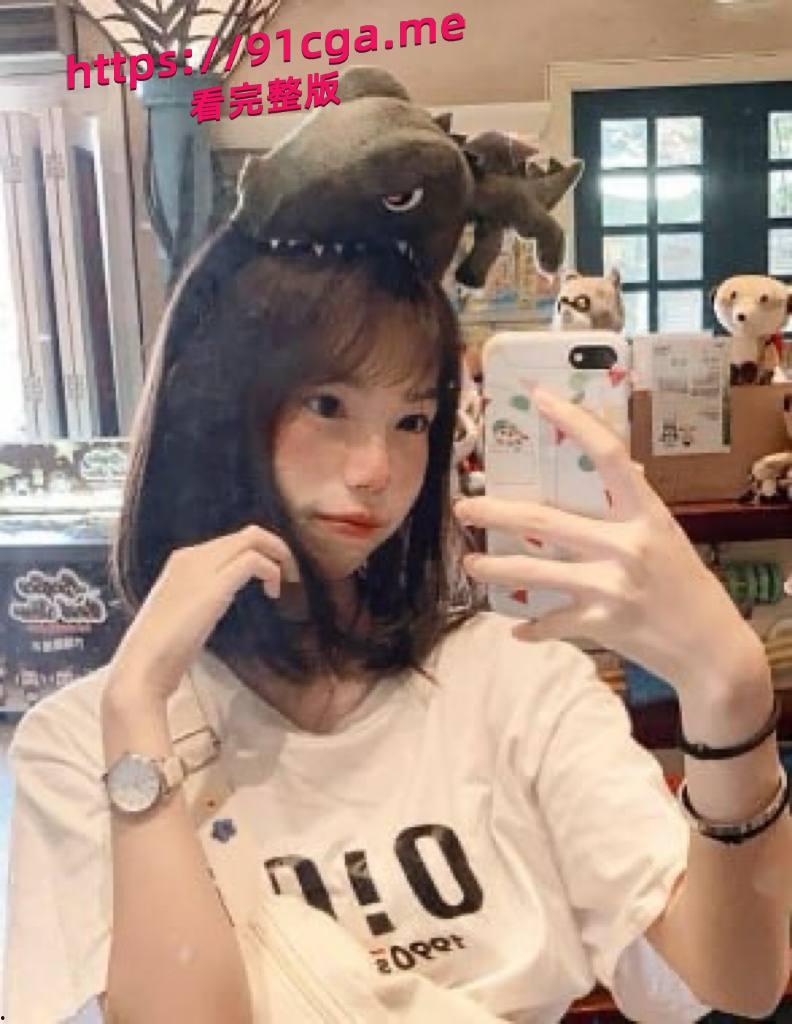 能仁技校女孩“薛美丽”，与男友赤裸缠绵，只见她和男友在家中赤裸缠绵自拍男友发给别人看被曝光-1