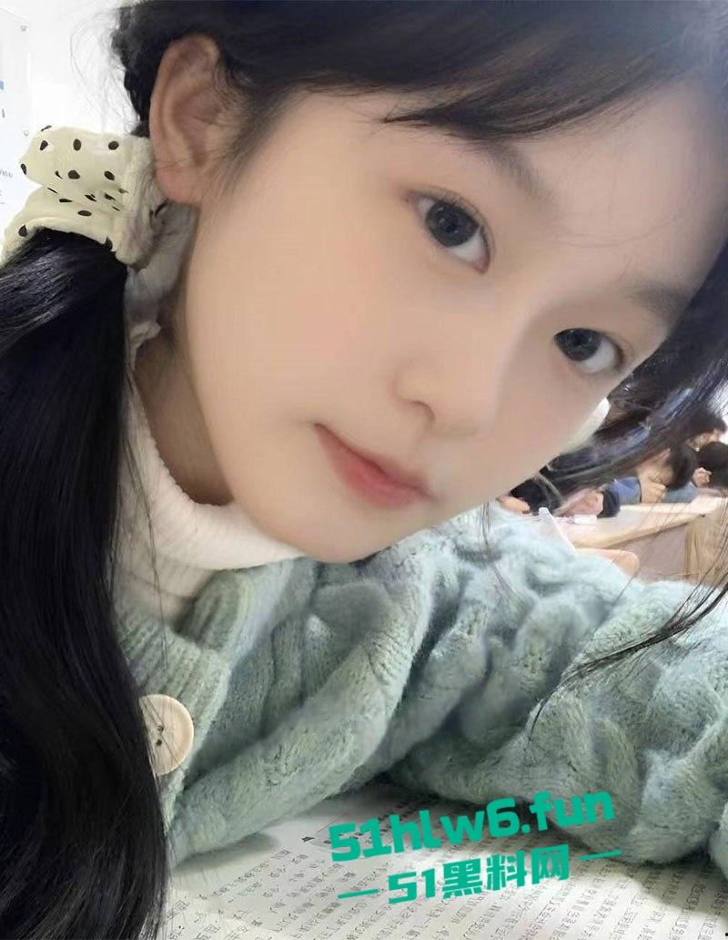 温州医科大学大二骚婊【潘晓蕾】私拍福利尺度曝光炸天！嫩乳骚穴欲求不满天天掰腿求插。-8