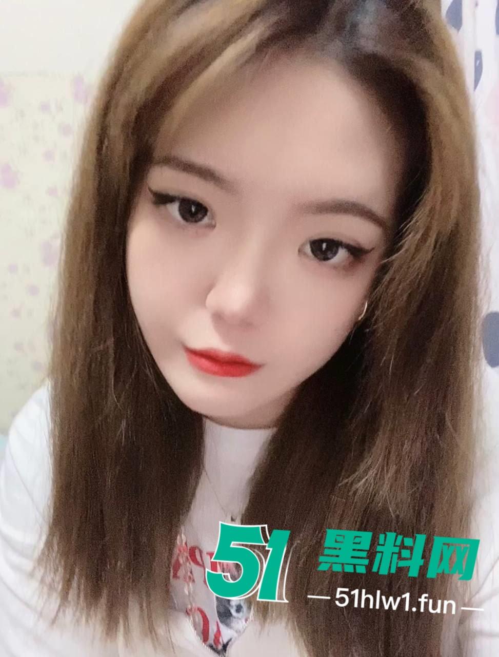 反差颜值母狗，湖北26岁骚逼【林鑫茹】身材高挑细腰长腿，皮肤白嫩美乳硕大 私拍视频流出。-10