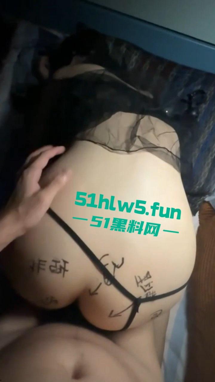 南京模特级女神【李怡楠】完美身材气质美女，惨遭开迈腾的小伙曝光性爱激情啪啪视频。-3