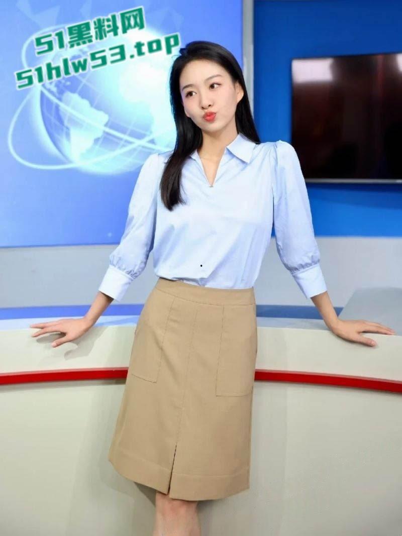 实习主持人【璇儿】不雅视频泄露，镜头前大众女神，私下被领导狂插，蒙眼口交舔蛋技术娴熟！-3