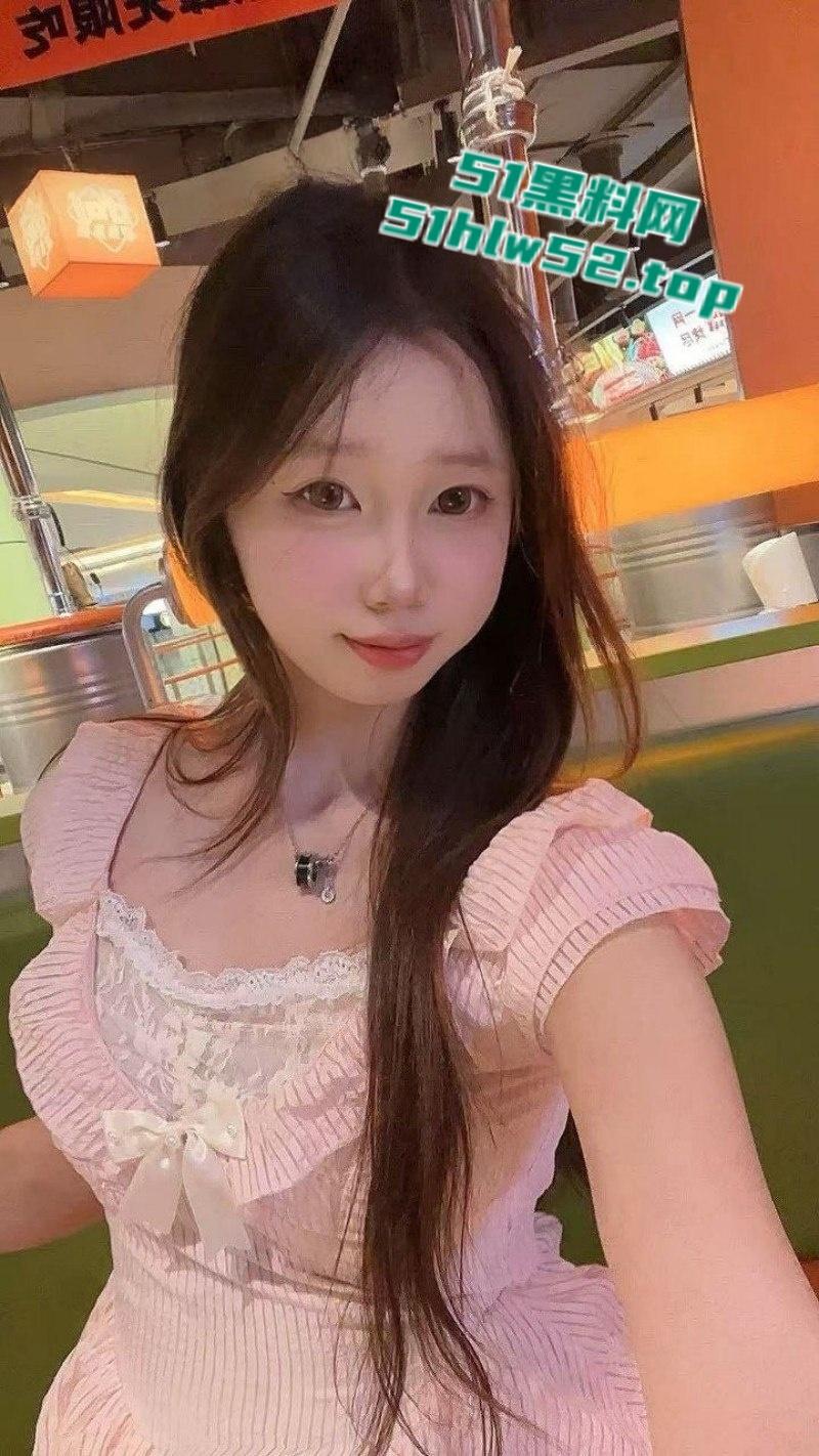 重庆财经职业学院【郭佳馨】清纯外表下反差感爆棚，早已成为主知名校妓，给钱就让操淫骚模样无人不知！-1