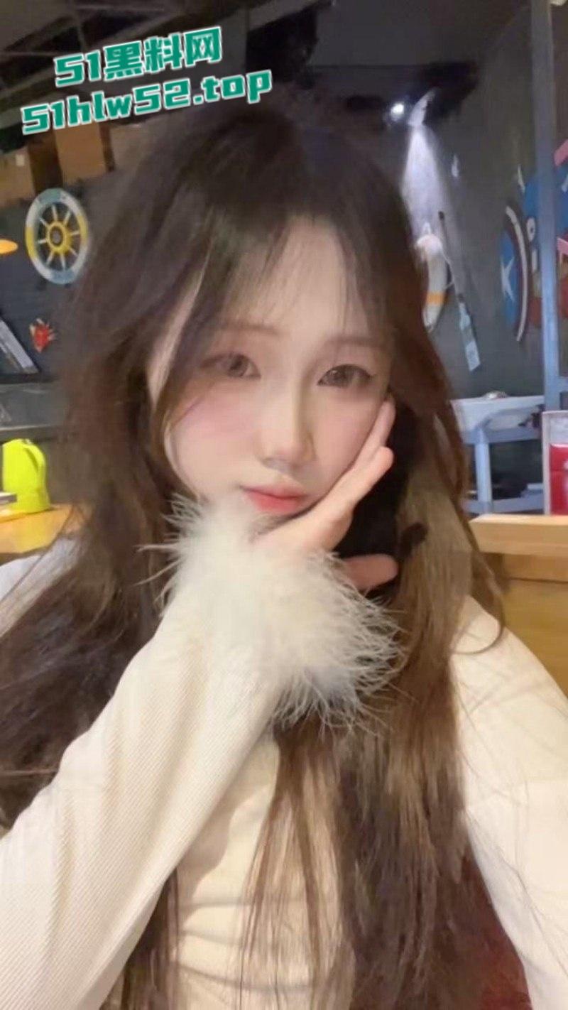 重庆财经职业学院【郭佳馨】清纯外表下反差感爆棚，早已成为主知名校妓，给钱就让操淫骚模样无人不知！-2