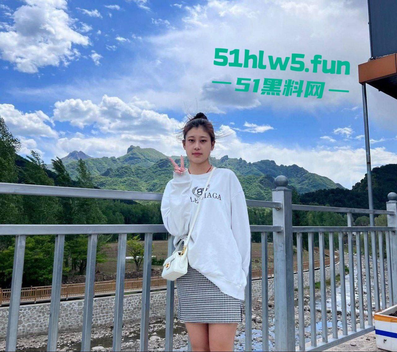 郑州师范学院【王悦 】模特身材性感御姐，表面高冷一边玩手机麻将被男友操，录下做爱视频曝光。-5