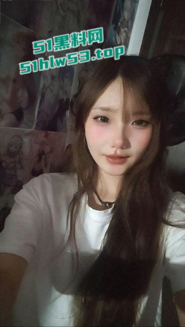 湖北咸宁崇阳县拜金女【徐然】背着男友出轨网恋奔现，惨遭假富二代爆操一顿后无情曝光！-1