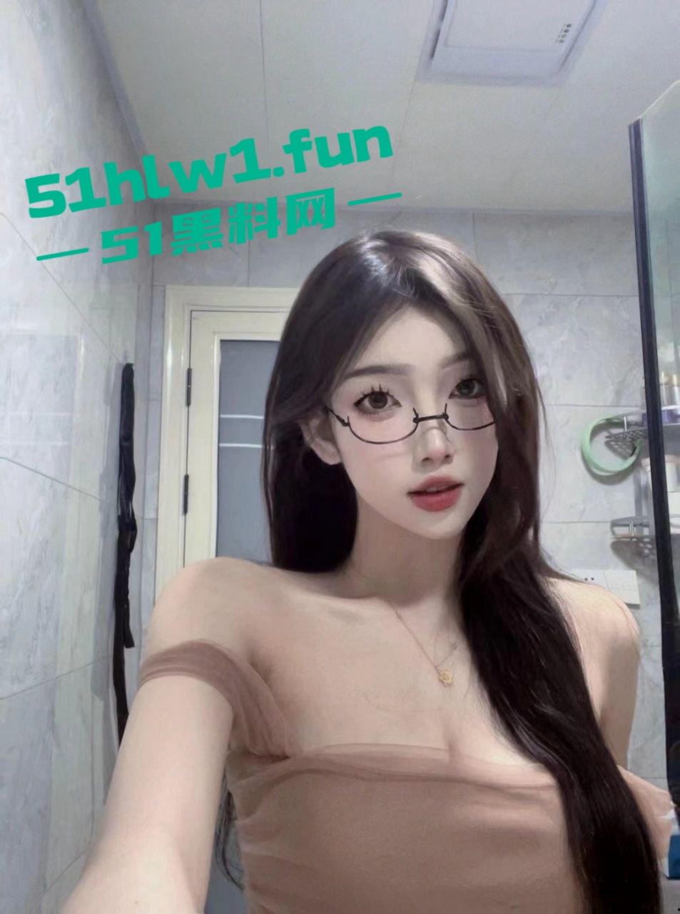 颜值反差女主播【VV星球】福利流出，天使脸蛋九头身巨乳，黑色蕾丝薄纱下的骚气让人瞬间浴血沸腾！-10