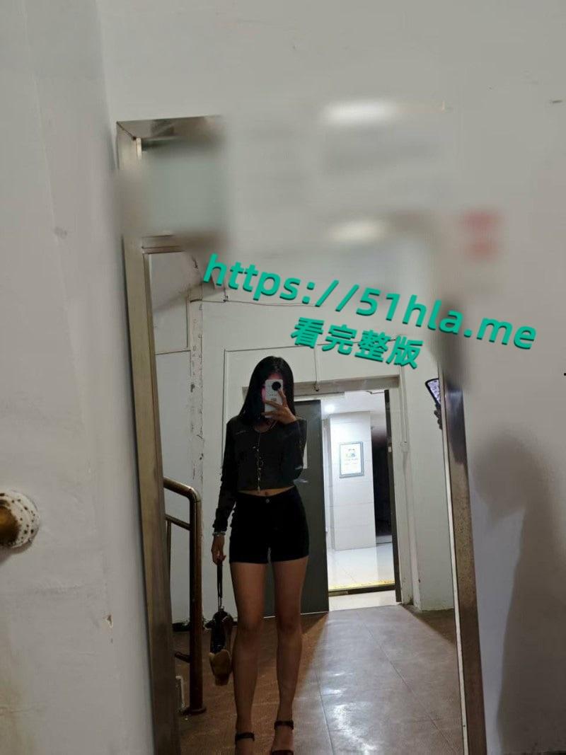 四川达州轻熟人妻【卢佩盈】背着老公约炮友上门泄欲，在儿子床上激情交欢露脸口交风骚至极！-4