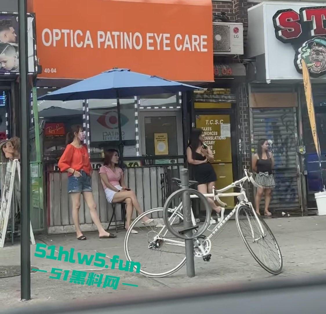 实拍美国西雅图站街女，性感的身姿纤细的美腿诱人的豪乳，各式美女应有尽有。-7