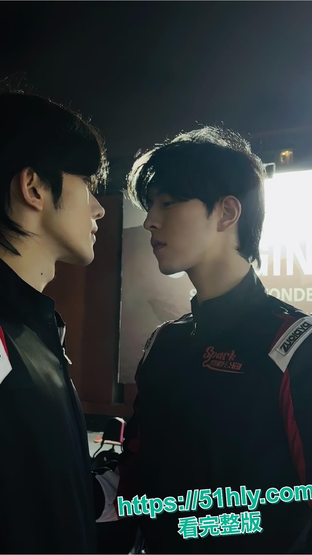 黄星邱鼎杰裸照流出 经纪公司悬赏百万追溯来源 被爆与男同做爱屁眼狂欢-3