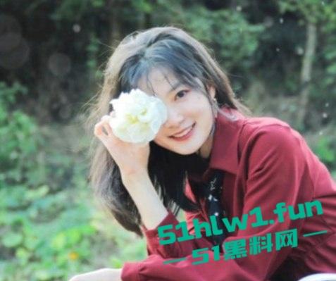 已婚老板带眼镜秘书出差，酒店运动操到天亮，工作和爽两不误，大战一夜工作和操逼同步进行！-9