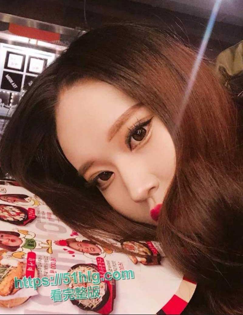 【杭州】美丽女大学生【张雅】的金主调教之路！吸精母狗口爆吞精，惨遭鞭打带狗链，榨精狂暴惨不忍睹-3