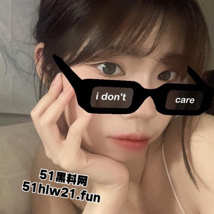 南京艺术学院，女大学生【胡雅婷】外表清纯可爱，白嫩的蜜桃臀被疯狂后入淫叫声不断。-1