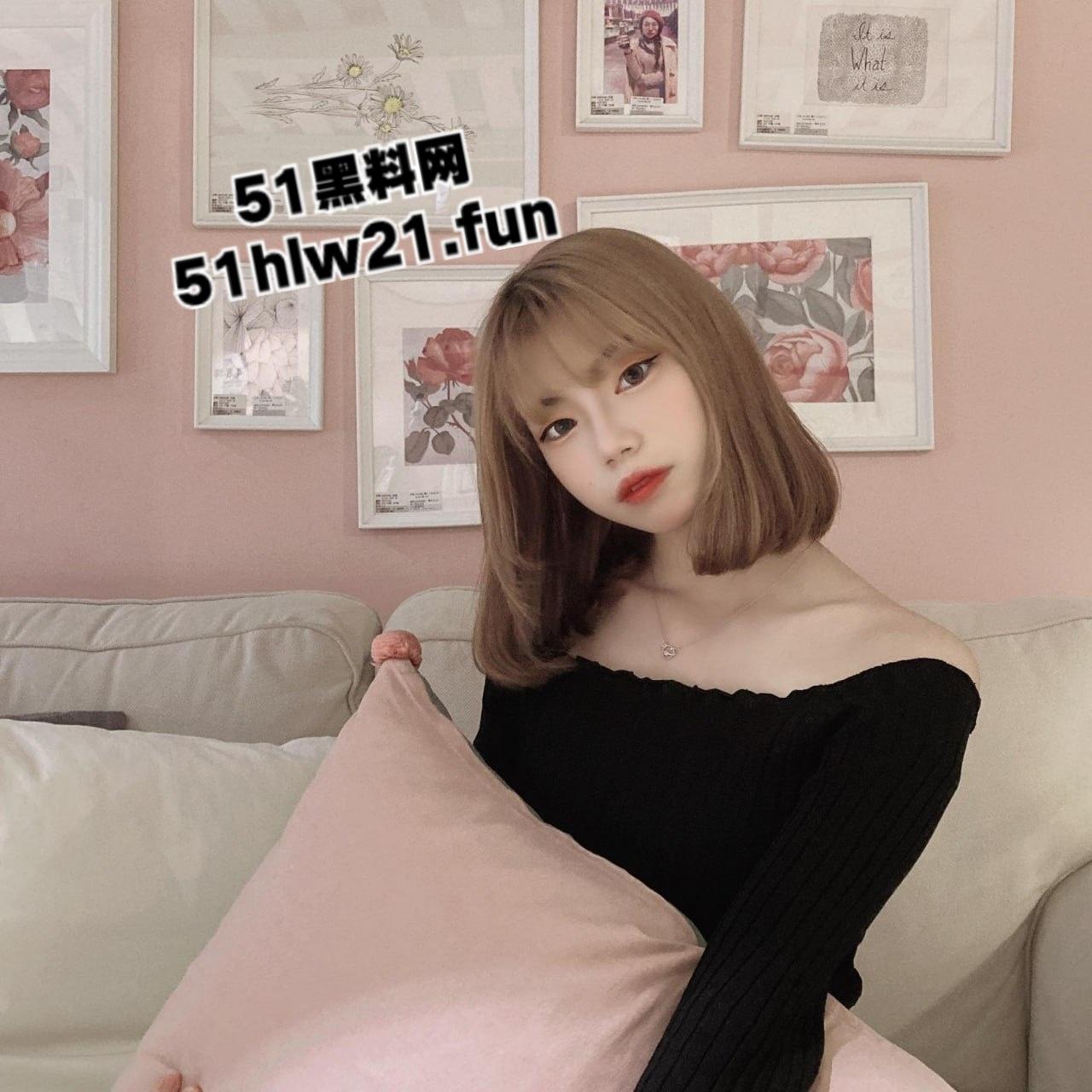 南京艺术学院，女大学生【胡雅婷】外表清纯可爱，白嫩的蜜桃臀被疯狂后入淫叫声不断。-5