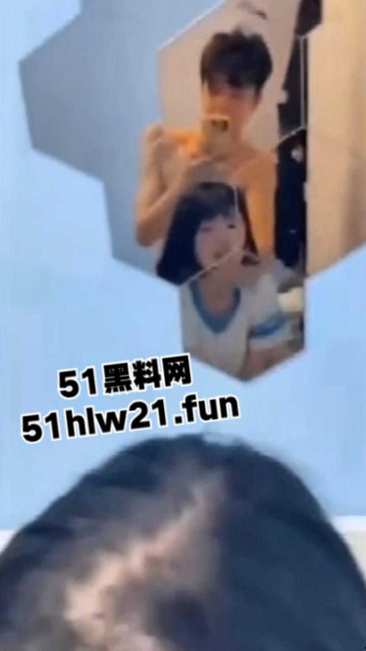 南京艺术学院，女大学生【胡雅婷】外表清纯可爱，白嫩的蜜桃臀被疯狂后入淫叫声不断。-10