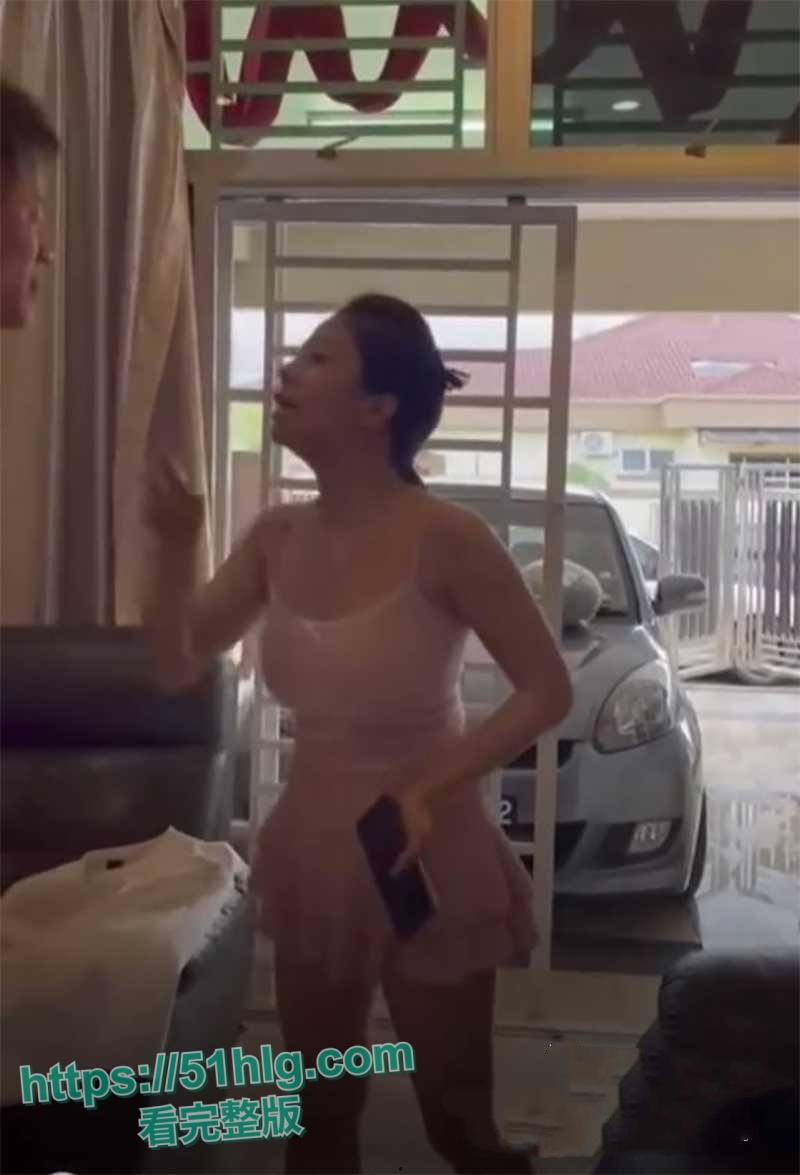 【广州】美艳人妻现场直播抓奸！小三家踢馆被情敌挑衅，骑脖暴揍出轨老公，原配这身材真赞-1