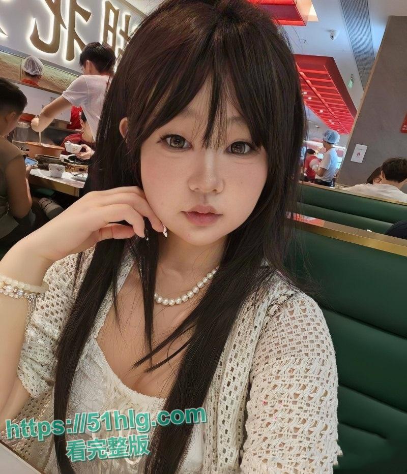 狂野派对！骚女【李若曦】与闺蜜化身性感欲女，遭精神小伙前后夹击，现场呻吟此起彼伏，淫荡不堪-1